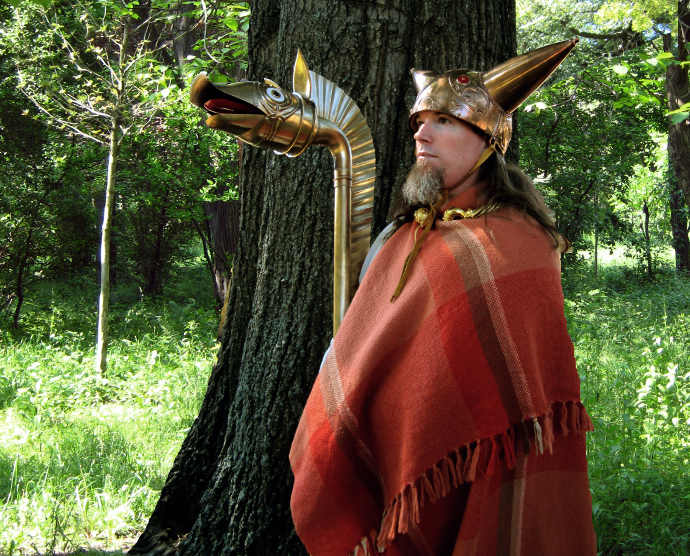 Ancient_Celt_with_carnyx_(Ancient_Briton)