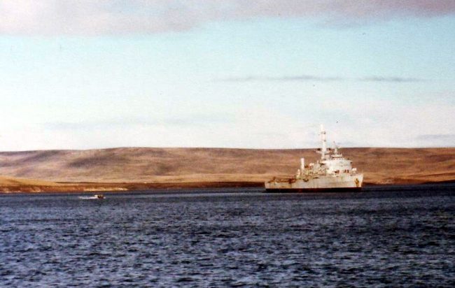 HMS Fearless.